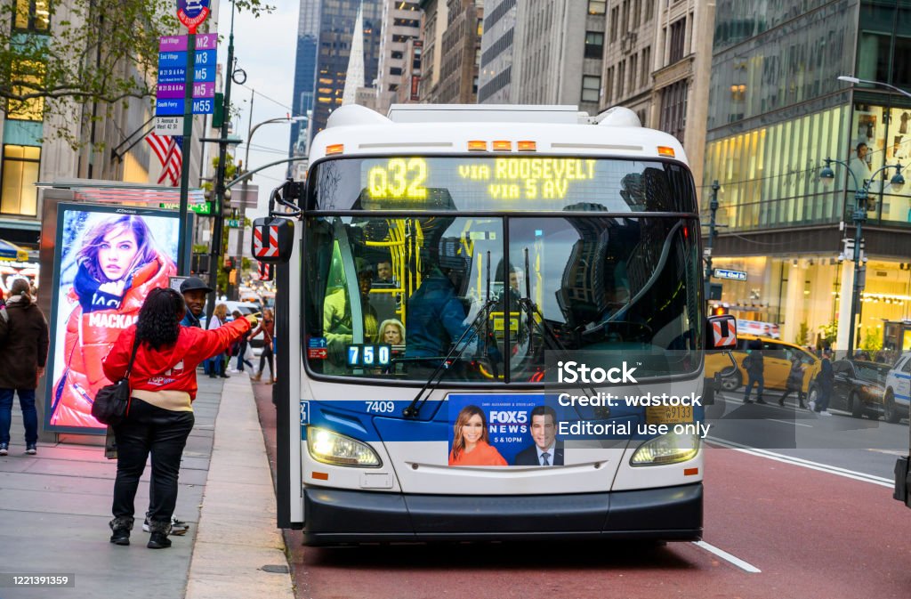 Q32 Bus Midtown Manhattan New York City Stock Photo - Download Image Now - Bus Stop, New York City, Bus - iStock q32-bus-midtown-manhattan-new-york-city-stock-photo-download-image-now-bus-stop-new-york-city-bus-istock