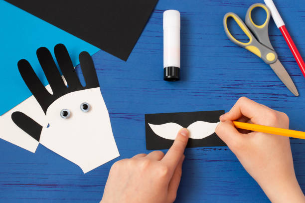 istock Child makes card for Father's Day. Step 7 1221395734