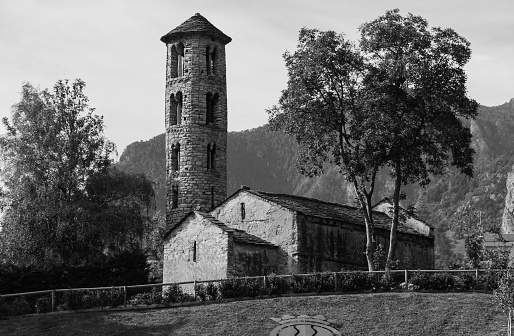 A black and white picture of the Iglesia de Santa Coloma, in Andorra.