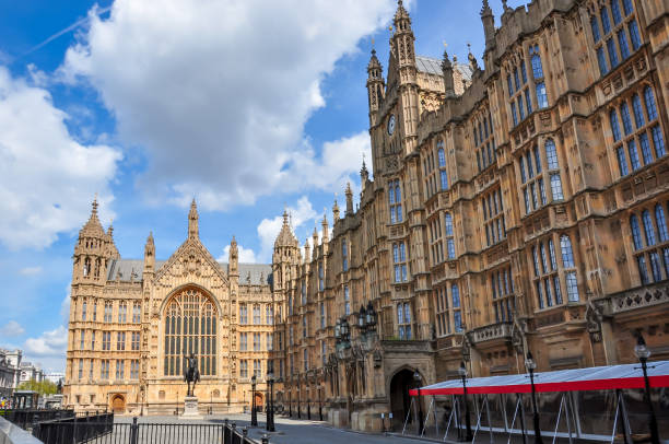 houses of parliament architecture, london, uk - local landmark international landmark middle ages tower of london imagens e fotografias de stock