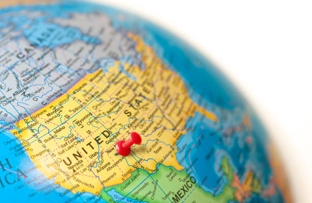 アメリカの地図。地球地球は、米国で赤いピンでクローズアップ。 - country market ストックフォトと画像