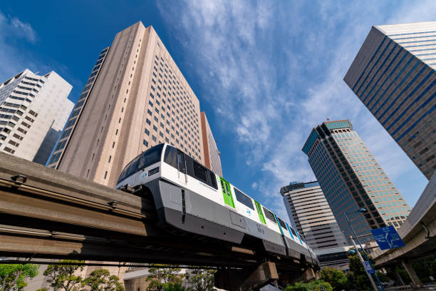 tokyo monorail recorre la ciudad - distrito de shinagawa fotografías e imágenes de stock