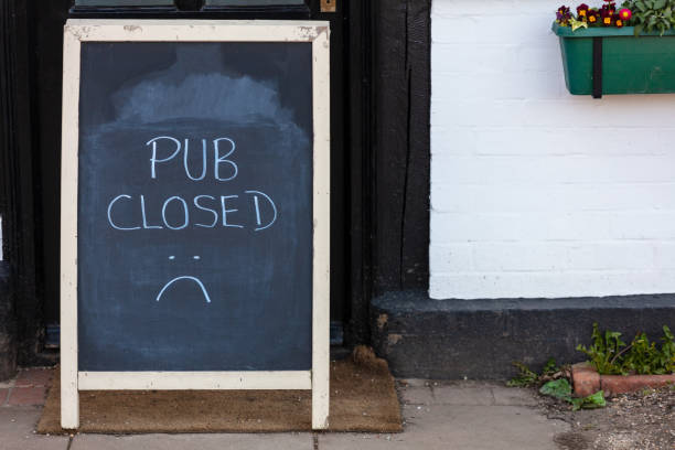 Pub Closed Blackboard or Chalkboard Sign Due to Coronavirus COVID-19 Pandemic stock photo