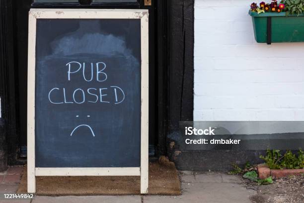 Pub Closed Blackboard Or Chalkboard Sign Due To Coronavirus Covid19 Pandemic Stock Photo - Download Image Now