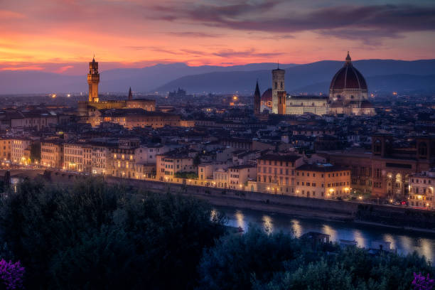 florence skyline with romantic city lights at a beautiful sunset, italy. - dramatic sky duomo santa maria del fiore piazzale michelangelo florence italy imagens e fotografias de stock