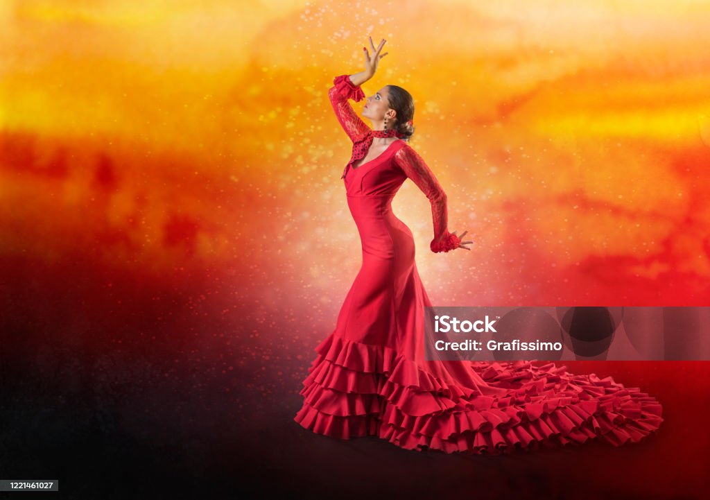 Flamenco de danse de femme espagnole sur le fond orange - Photo de Danser libre de droits