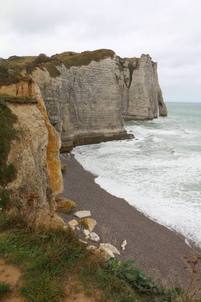 White Cliffs of Étretat, France Beautiful white cliffs, gorgeous beaches, harbors, and history decorate the coast of Normandy, northern France. white cliffs of Étretat stock pictures, royalty-free photos & images