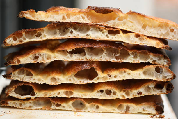 로마 이탈리아의 포카치아 피자 바삭한 조각 - focaccia bread 뉴스 사진 이미지