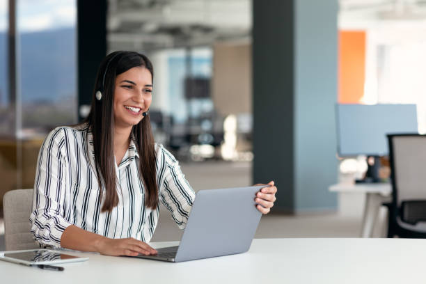 happy smiling woman working in call center - center occupation headset on the phone imagens e fotografias de stock