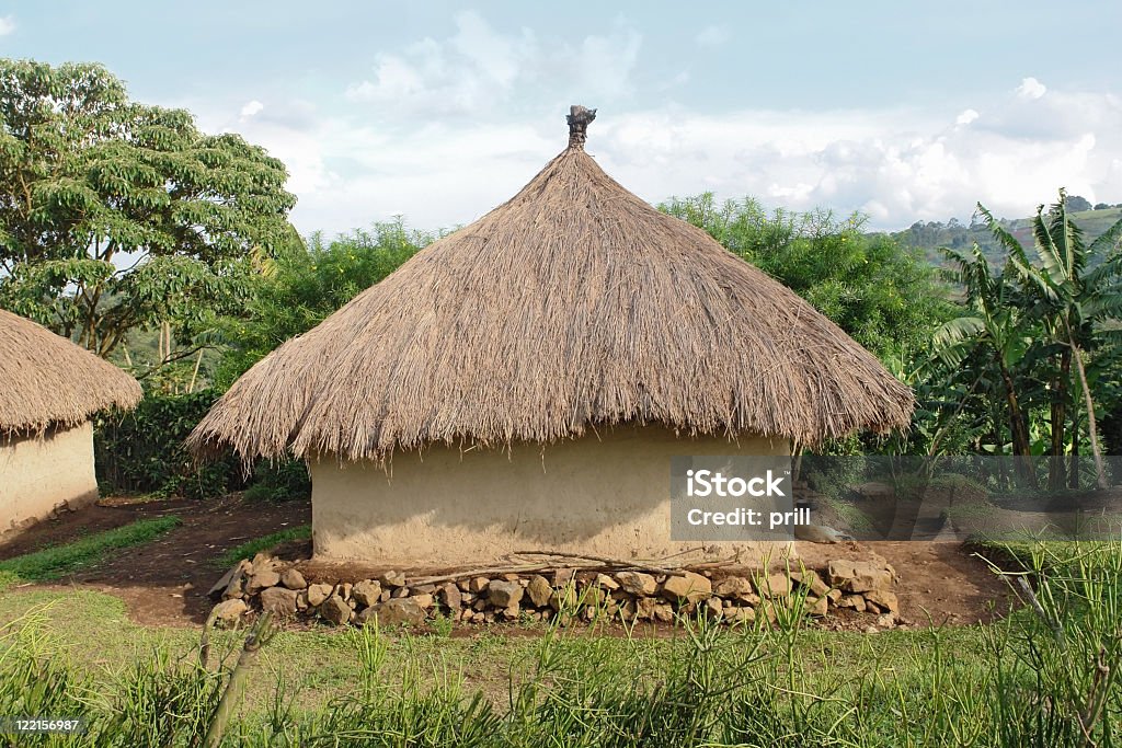 伝統的な村の近くルウェンゾリ山地 - ウガンダのロイヤリティフリーストックフォト