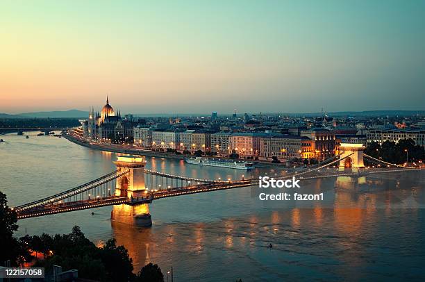 Budapeszt Nocą Na Tle Nieba - zdjęcia stockowe i więcej obrazów Architektura - Architektura, Bezchmurne niebo, Budapeszt