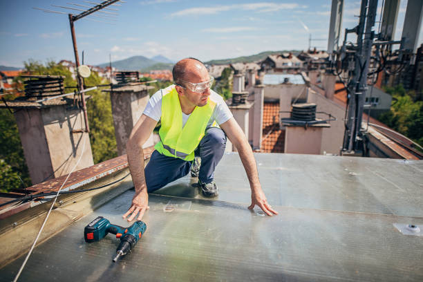 istock Workman installing new roof on house 1221587602