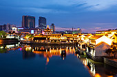 suzhou-nacht-szene.jpg?b=1&s=170x170&k=20&c=VRHq99Zp0sRcOMB7EUDQNMZnbNUzK6Q4NAPFIGer7IU=