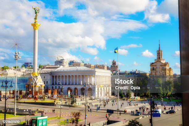 Independence Square And Statue In Kiev Ukraine Stock Photo - Download Image Now - Kyiv, Urban Skyline, Ukraine