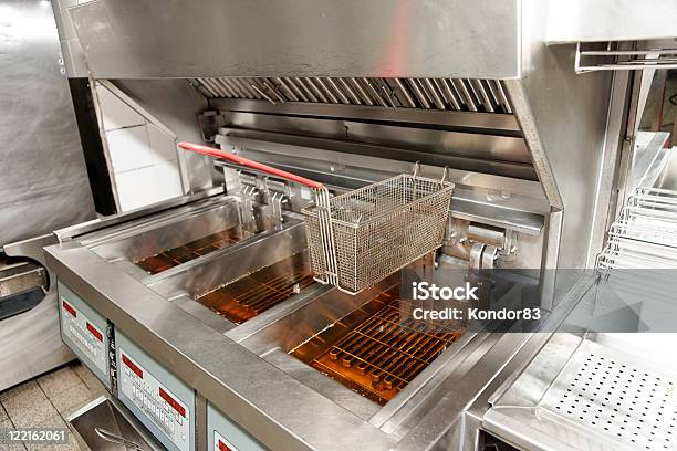 Deep Fryer Con Olio - Fotografie stock e altre immagini di Friggitrice - Friggitrice, Industria, Affari