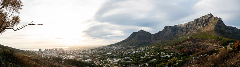 Panoramic early morning Table Mountain and sleeping city