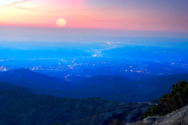 ザコパネの夜景 - lesser poland ストックフォトと画像