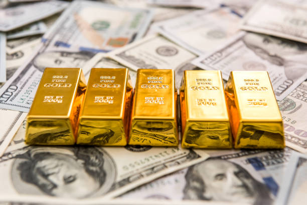 istock Gold bullion lying on us money 1221641021