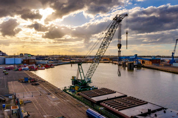 порт халла и паромный терминал - ferry terminal стоковые фото и изображения