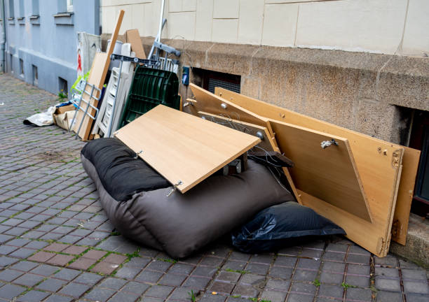 istock Budget breakdown on the street 1221681380