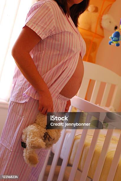 Photo libre de droit de La Grossesse Bébé Bump Femme Enceinte Jeune Femme Ventre banque d'images et plus d'images libres de droit de Adulte