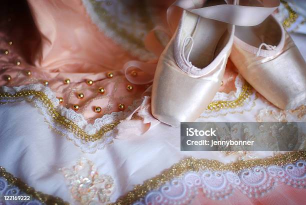 Sabrina Clássica De Ballet Pointe Sapatos E Saia De Bailarina - Fotografias de stock e mais imagens de Ballet