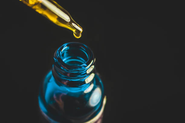 hemp cbd oil in dropper isolated up close on black background - dose imagens e fotografias de stock