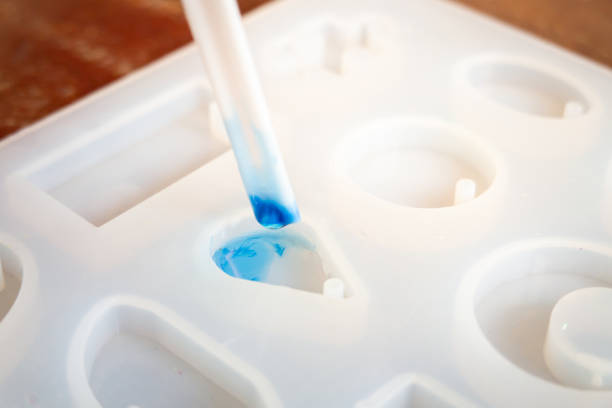 istock Pouring blue clear glitter resin to resin mold 1221755904