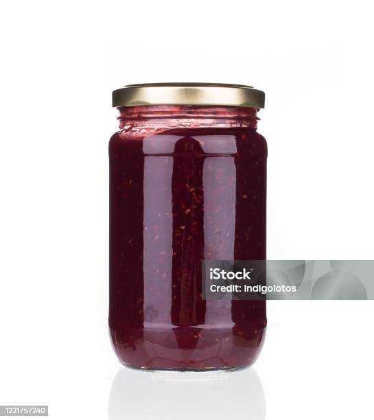 Glass Jar With Berry Jam - Fotografias de stock e mais imagens de Compota - Paté - Compota - Paté, Frasco, Figura para recortar
