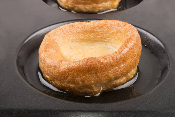 freshly baked yorkshire pudding in a baking tray - yorkshire pudding imagens e fotografias de stock
