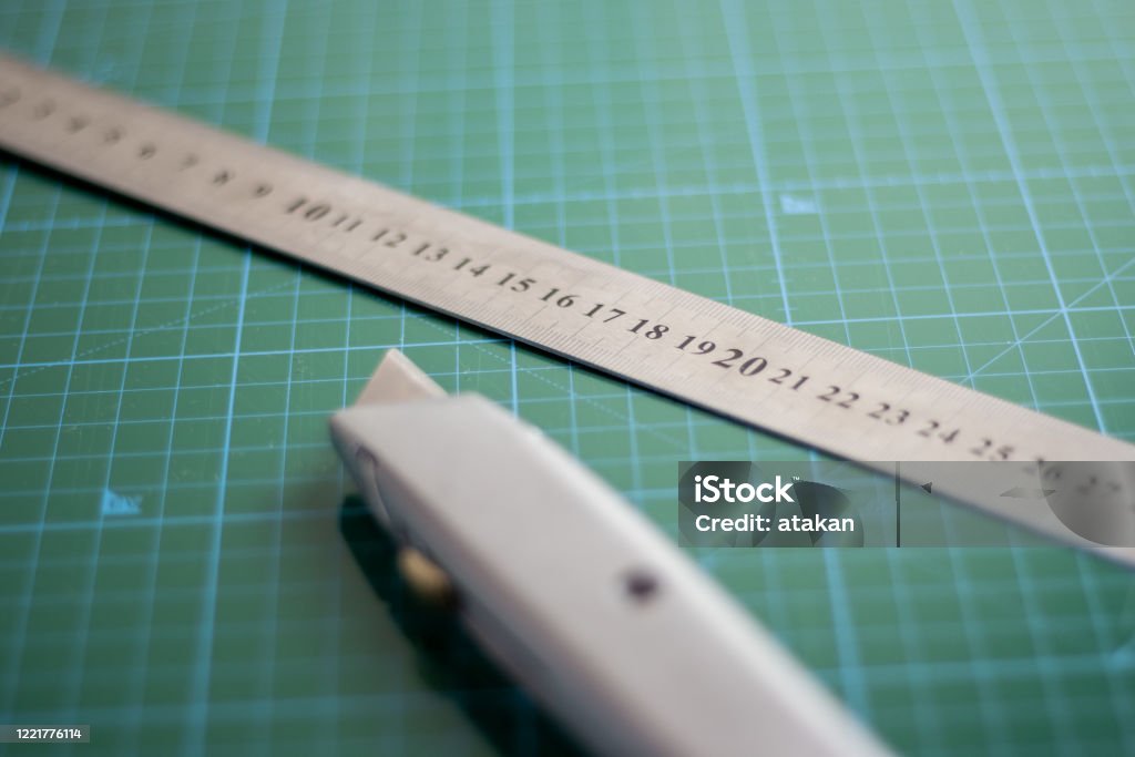 Knife Cut Ruler Ruler And Utility Knife On The Green Cutting Mat Stock Photo - Download ...