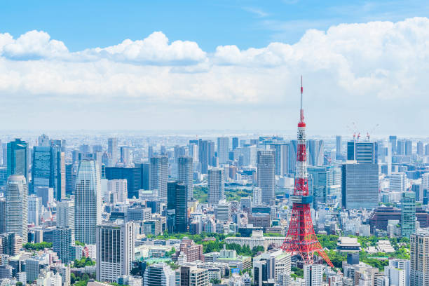 東京市のスカイライン、日本。 - tokyo tower ストックフォトと画像