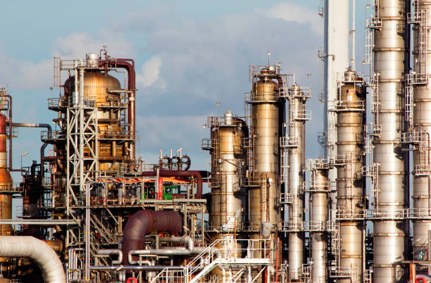 Oil refinery plant Pipelines and tanks of an oil refinery plant opec stock pictures, royalty-free photos & images