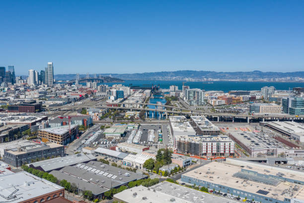 widok z lotu ptaka na san francisco mission bay district - san francisco bay aerial view san francisco county san francisco bay area zdjęcia i obrazy z banku zdjęć