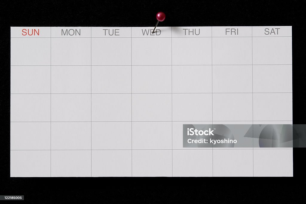 絶縁ショットのピン付きの空白のカレンダーに黒色の背景 - からっぽのロイヤリティフリーストックフォト