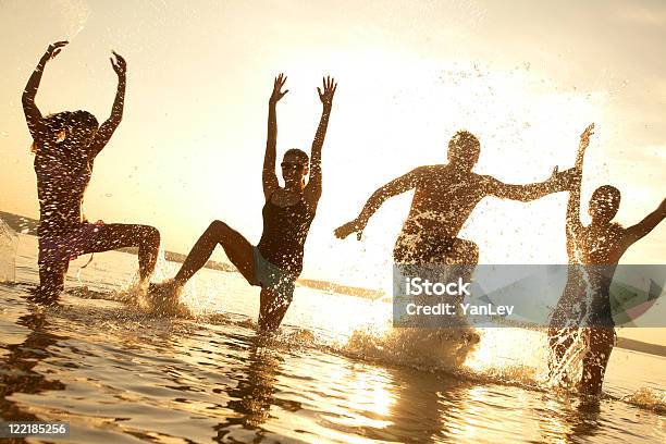 Impreza Na Plaży - zdjęcia stockowe i więcej obrazów Adolescencja - Adolescencja, Beach Party, Beztroski