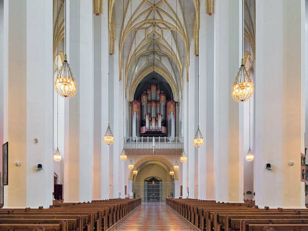 interior de munich frauenkirche, alemania - iluminación de techo abovedado fotografías e imágenes de stock