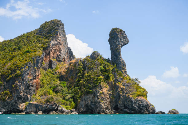 Chicken shape big rock near Poda island Thailand Krabi Ko Poda Chicken island landscape with big rocks and turquoise water surface, asian touristic destination koh poda stock pictures, royalty-free photos & images
