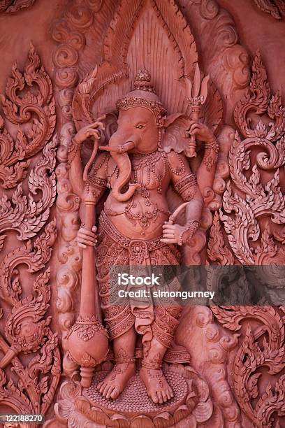 Photo libre de droit de Sculpture De Temple Ganesh Mur En Thaïlande banque d'images et plus d'images libres de droit de Architecture - Architecture, Art, Art et Artisanat