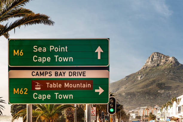 camps bay (città del capo), soutch africa con un cielo fantastico - sea point foto e immagini stock