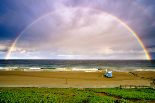 カリフォルニアのビーチでダブルレインボー - redondo beach ストックフォトと画像