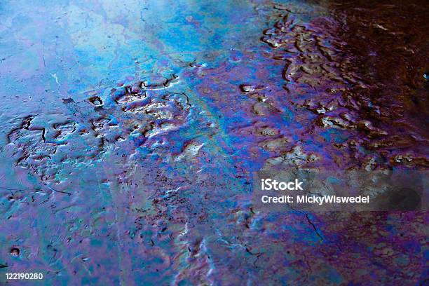 Contaminación De Petróleo Foto de stock y más banco de imágenes de Agua - Agua, Basura, Color - Tipo de imagen
