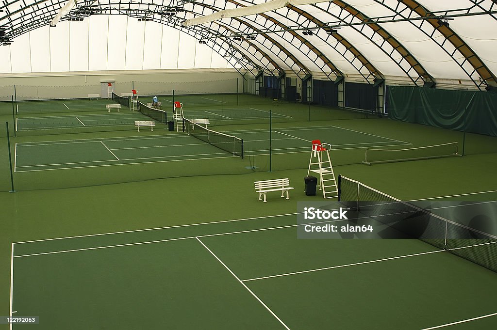 court de tennis intérieur - Photo de Tennis libre de droits