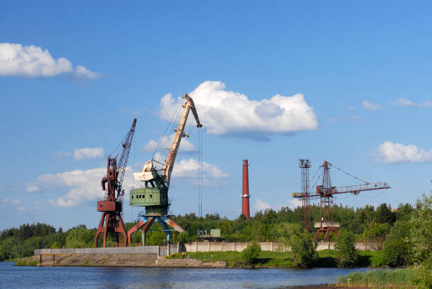 Abandoned hoisting crane near the river in a sand beach Abandoned hoisting crane near the river in a sand beach river volga crans montana stock pictures, royalty-free photos & images