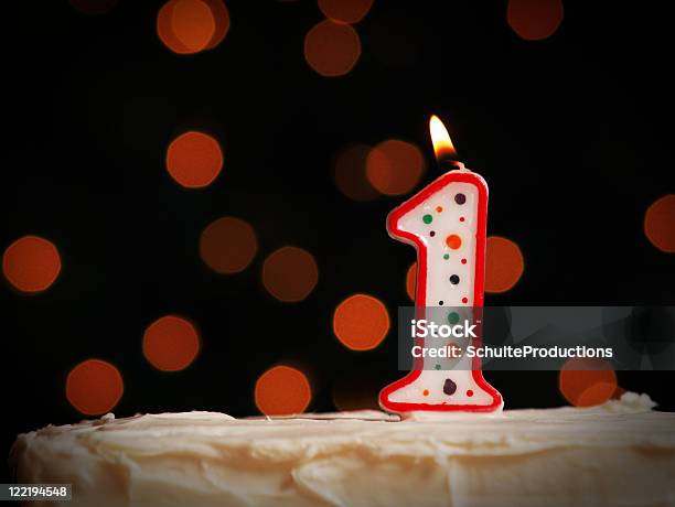 Первый День Рождения Свеча — стоковые фотографии и другие картинки Первый день рождения - Первый день рождения, Торт, Свеча