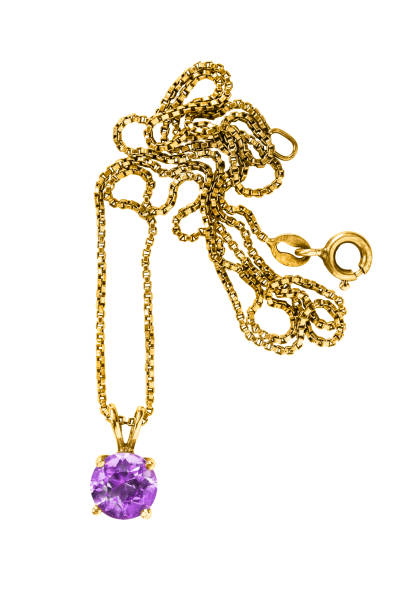colar de ouro isolado - amethyst necklace gem purple - fotografias e filmes do acervo