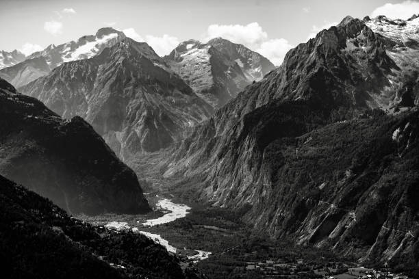 black and white snowy mountain scape - winter scape fotografías e imágenes de stock