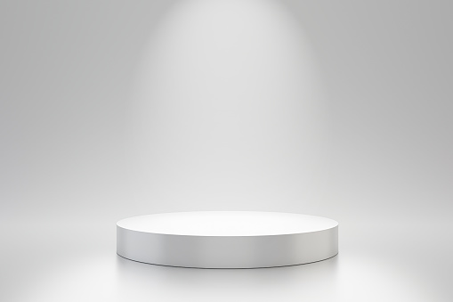 Plantilla de estudio blanco y pedestal de forma redonda sobre fondo simple con estante de producto de foco. Podio de estudio en blanco para publicidad. Renderizado 3D. photo