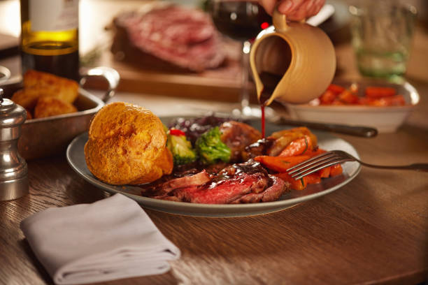 Sunday roast A dish with traditional beef roast with gravy roast dinner photos stock pictures, royalty-free photos & images