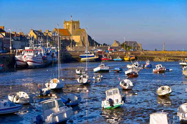 port of barfleur in france - cherbourg imagens e fotografias de stock